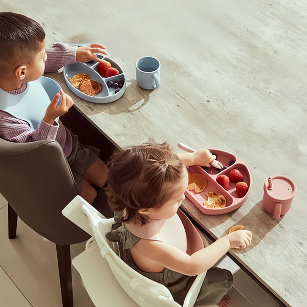 【食品級】YNI 日式矽膠兒童水杯 防滑雙耳握把 【Food-Grade】YNI Japanese-Style Silicone Kids' Water Cup with Non-Slip Dual Handles